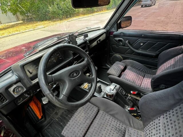 Червоний ВАЗ 21213 Niva, об'ємом двигуна 1.7 л та пробігом 200 тис. км за 2000 $, фото 13 на Automoto.ua