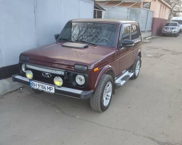 Красный ВАЗ 21213 Niva, объемом двигателя 1.7 л и пробегом 130 тыс. км за 5200 $, фото 3 на Automoto.ua