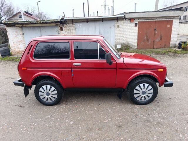 Красный ВАЗ 21213 Niva, объемом двигателя 1.6 л и пробегом 112 тыс. км за 2650 $, фото 4 на Automoto.ua