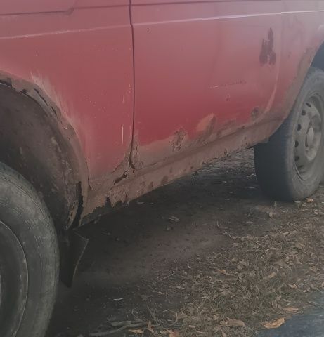 Красный ВАЗ 21213 Niva, объемом двигателя 1.6 л и пробегом 300 тыс. км за 384 $, фото 3 на Automoto.ua