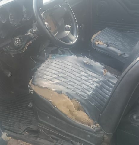 Красный ВАЗ 21213 Niva, объемом двигателя 1.6 л и пробегом 300 тыс. км за 384 $, фото 4 на Automoto.ua