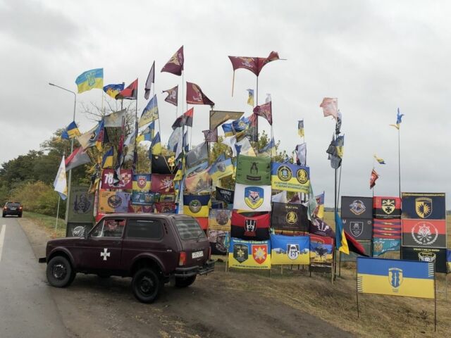 Красный ВАЗ 21213 Niva, объемом двигателя 1.7 л и пробегом 80 тыс. км за 2000 $, фото 2 на Automoto.ua