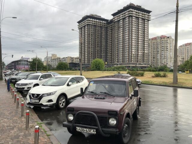 Красный ВАЗ 21213 Niva, объемом двигателя 1.7 л и пробегом 80 тыс. км за 2000 $, фото 3 на Automoto.ua