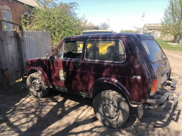 Красный ВАЗ 21213 Niva, объемом двигателя 1.7 л и пробегом 80 тыс. км за 2000 $, фото 4 на Automoto.ua