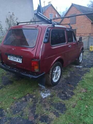 Красный ВАЗ 21213 Niva, объемом двигателя 1.5 л и пробегом 200 тыс. км за 2000 $, фото 1 на Automoto.ua