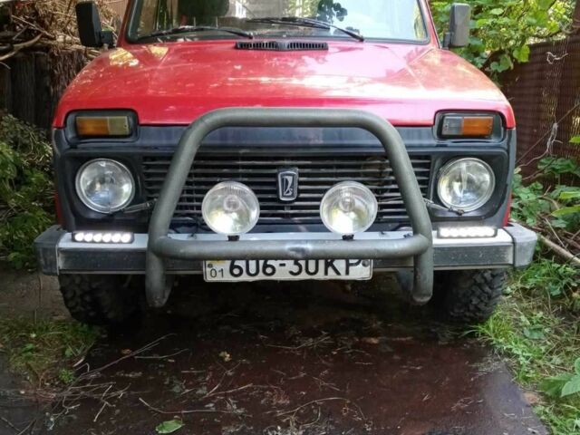 Красный ВАЗ 21213 Niva, объемом двигателя 1.6 л и пробегом 855 тыс. км за 2500 $, фото 2 на Automoto.ua