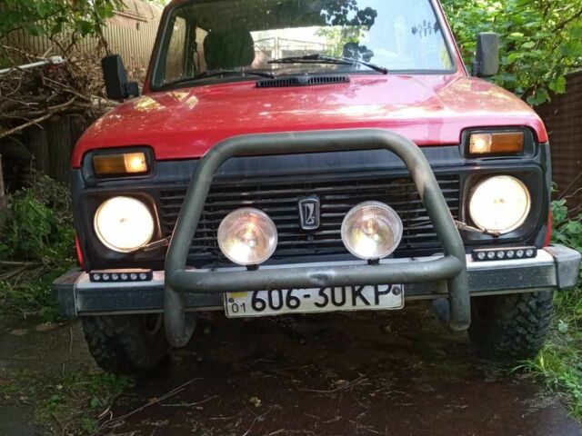 Красный ВАЗ 21213 Niva, объемом двигателя 1.6 л и пробегом 855 тыс. км за 2500 $, фото 1 на Automoto.ua