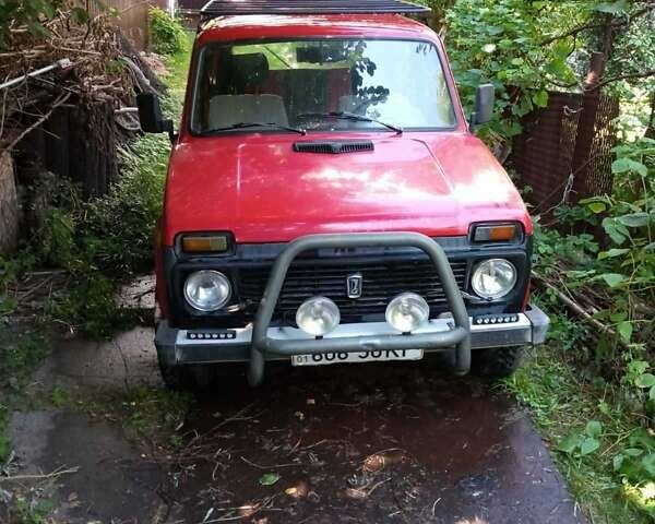 Красный ВАЗ 21213 Niva, объемом двигателя 1.6 л и пробегом 855 тыс. км за 2500 $, фото 2 на Automoto.ua