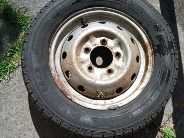 Красный ВАЗ 21213 Niva, объемом двигателя 1.6 л и пробегом 855 тыс. км за 2500 $, фото 5 на Automoto.ua