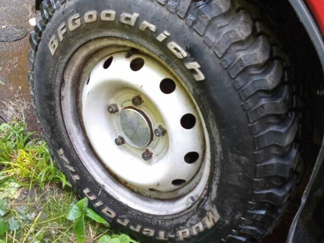 Красный ВАЗ 21213 Niva, объемом двигателя 1.6 л и пробегом 855 тыс. км за 2500 $, фото 4 на Automoto.ua