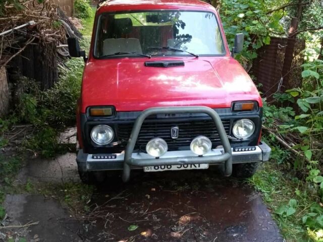 Красный ВАЗ 21213 Niva, объемом двигателя 1.6 л и пробегом 855 тыс. км за 2500 $, фото 3 на Automoto.ua
