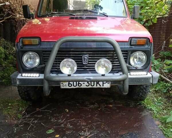 Красный ВАЗ 21213 Niva, объемом двигателя 1.6 л и пробегом 855 тыс. км за 2500 $, фото 1 на Automoto.ua