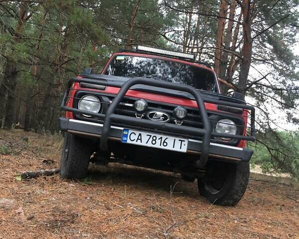 Красный ВАЗ 21213 Niva, объемом двигателя 1.69 л и пробегом 101 тыс. км за 2000 $, фото 7 на Automoto.ua