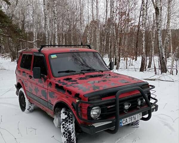 Красный ВАЗ 21213 Niva, объемом двигателя 1.69 л и пробегом 101 тыс. км за 2000 $, фото 5 на Automoto.ua