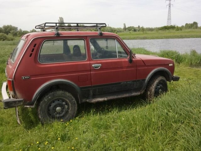 Красный ВАЗ 21213 Niva, объемом двигателя 1.7 л и пробегом 260 тыс. км за 2250 $, фото 3 на Automoto.ua