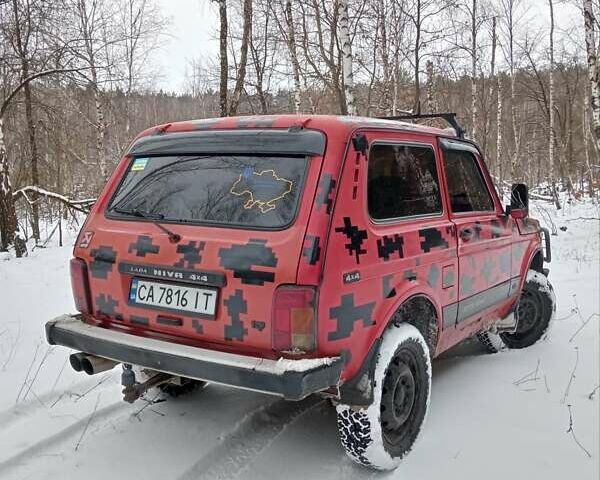 Красный ВАЗ 21213 Niva, объемом двигателя 1.69 л и пробегом 101 тыс. км за 2000 $, фото 3 на Automoto.ua