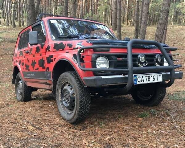 Красный ВАЗ 21213 Niva, объемом двигателя 1.69 л и пробегом 101 тыс. км за 2000 $, фото 4 на Automoto.ua