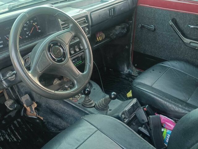 Красный ВАЗ 21213 Niva, объемом двигателя 1.7 л и пробегом 100 тыс. км за 2900 $, фото 2 на Automoto.ua