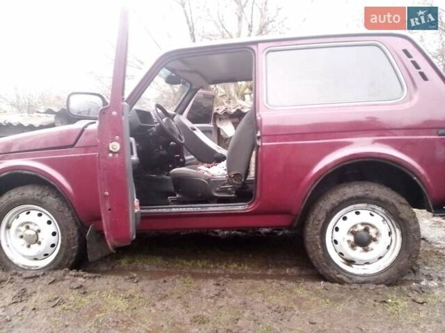 Красный ВАЗ 21213 Niva, объемом двигателя 1.7 л и пробегом 100 тыс. км за 4550 $, фото 4 на Automoto.ua