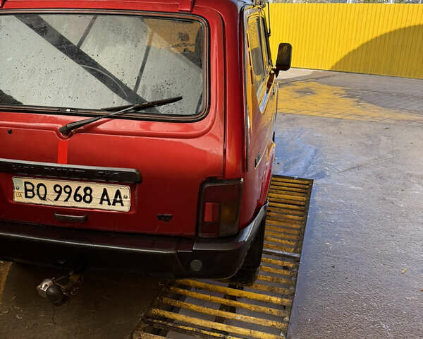 Красный ВАЗ 21213 Niva, объемом двигателя 1.69 л и пробегом 111 тыс. км за 3000 $, фото 2 на Automoto.ua