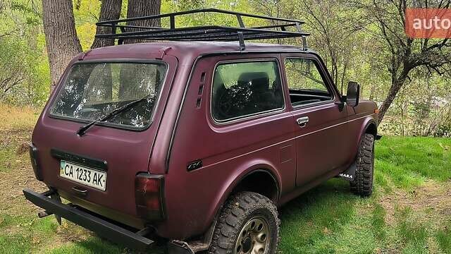 Красный ВАЗ 21213 Niva, объемом двигателя 1.69 л и пробегом 200 тыс. км за 3799 $, фото 1 на Automoto.ua