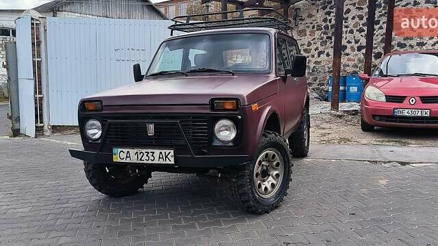 Красный ВАЗ 21213 Niva, объемом двигателя 1.69 л и пробегом 200 тыс. км за 3799 $, фото 6 на Automoto.ua