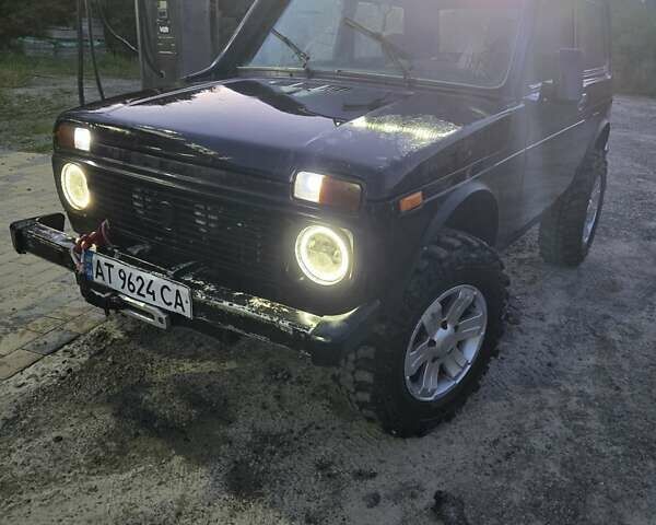 Красный ВАЗ 21213 Niva, объемом двигателя 1.69 л и пробегом 165 тыс. км за 3300 $, фото 5 на Automoto.ua