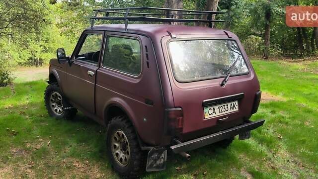 Красный ВАЗ 21213 Niva, объемом двигателя 1.69 л и пробегом 200 тыс. км за 3799 $, фото 2 на Automoto.ua