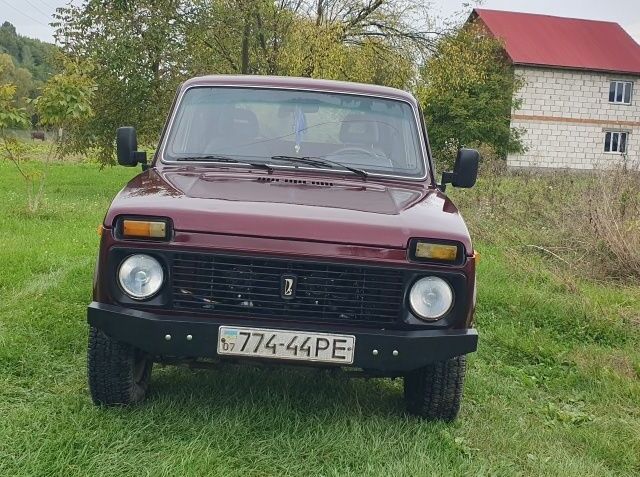Красный ВАЗ 21213 Niva, объемом двигателя 1 л и пробегом 240 тыс. км за 2350 $, фото 3 на Automoto.ua