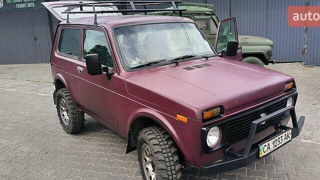 Красный ВАЗ 21213 Niva, объемом двигателя 1.69 л и пробегом 200 тыс. км за 3799 $, фото 4 на Automoto.ua