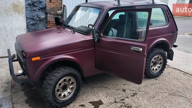 Красный ВАЗ 21213 Niva, объемом двигателя 1.69 л и пробегом 200 тыс. км за 3799 $, фото 13 на Automoto.ua