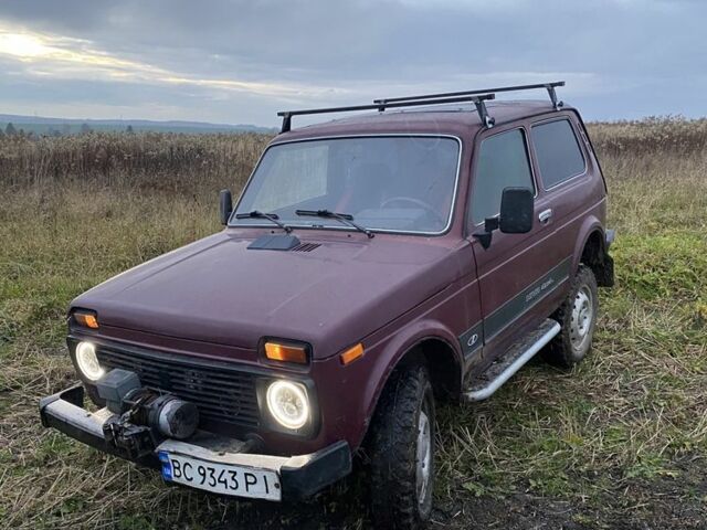 Красный ВАЗ 21213 Niva, объемом двигателя 1.7 л и пробегом 99 тыс. км за 2750 $, фото 1 на Automoto.ua