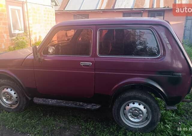 Красный ВАЗ 21213 Niva, объемом двигателя 1.7 л и пробегом 185 тыс. км за 1500 $, фото 2 на Automoto.ua