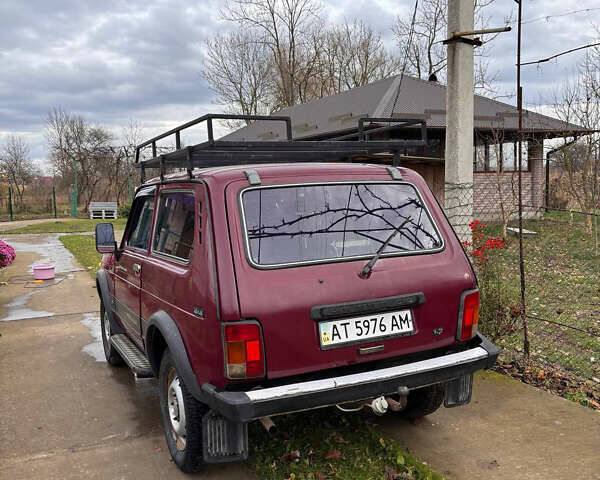 Червоний ВАЗ 21213 Niva, об'ємом двигуна 1.7 л та пробігом 300 тис. км за 3000 $, фото 1 на Automoto.ua
