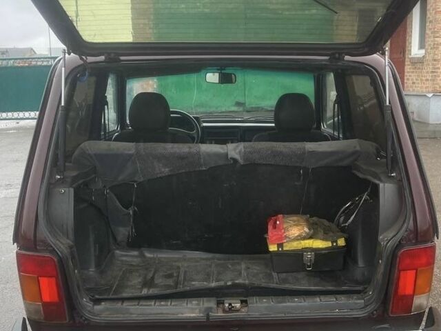 Красный ВАЗ 21213 Niva, объемом двигателя 1.7 л и пробегом 35 тыс. км за 1800 $, фото 4 на Automoto.ua