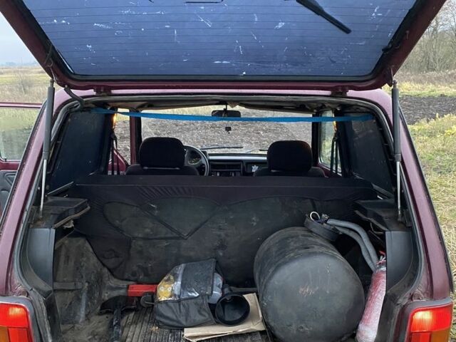 Красный ВАЗ 21213 Niva, объемом двигателя 1.7 л и пробегом 99 тыс. км за 2750 $, фото 5 на Automoto.ua