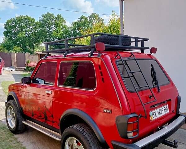 Червоний ВАЗ 21213 Niva, об'ємом двигуна 1.7 л та пробігом 200 тис. км за 2851 $, фото 5 на Automoto.ua