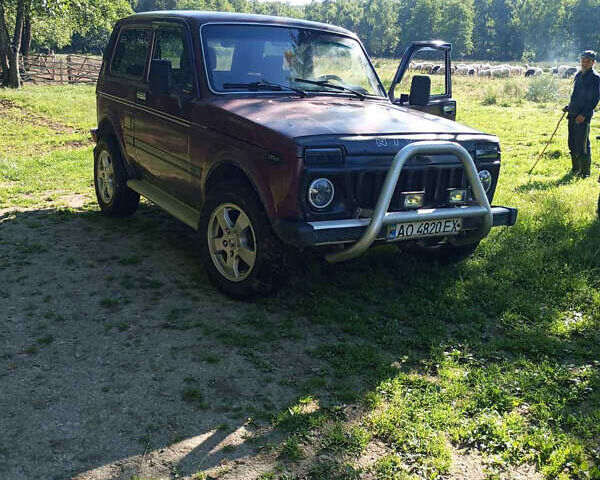 Красный ВАЗ 21213 Niva, объемом двигателя 1.7 л и пробегом 100 тыс. км за 3000 $, фото 1 на Automoto.ua