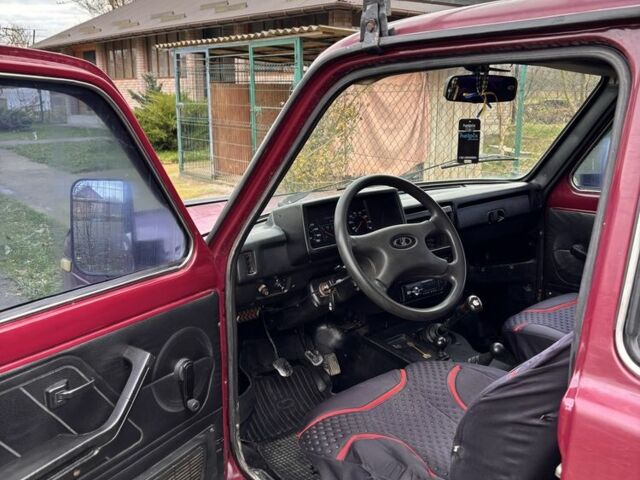 Червоний ВАЗ 21213 Niva, об'ємом двигуна 1.7 л та пробігом 300 тис. км за 3000 $, фото 5 на Automoto.ua