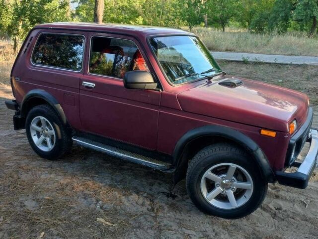 Красный ВАЗ 21213 Niva, объемом двигателя 1.7 л и пробегом 145 тыс. км за 3200 $, фото 2 на Automoto.ua