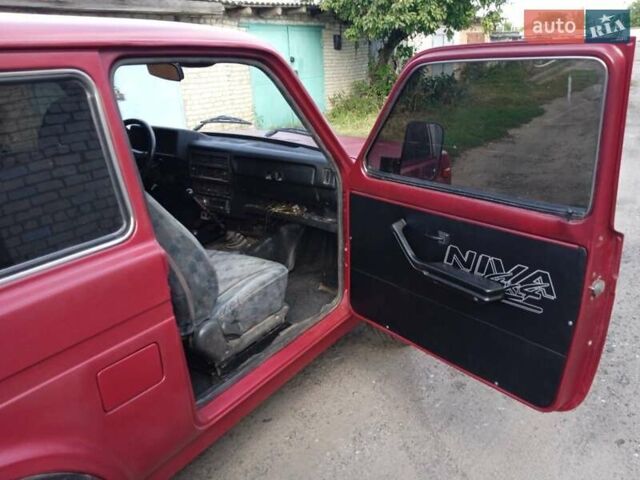 Красный ВАЗ 21213 Niva, объемом двигателя 1.7 л и пробегом 250 тыс. км за 2700 $, фото 1 на Automoto.ua