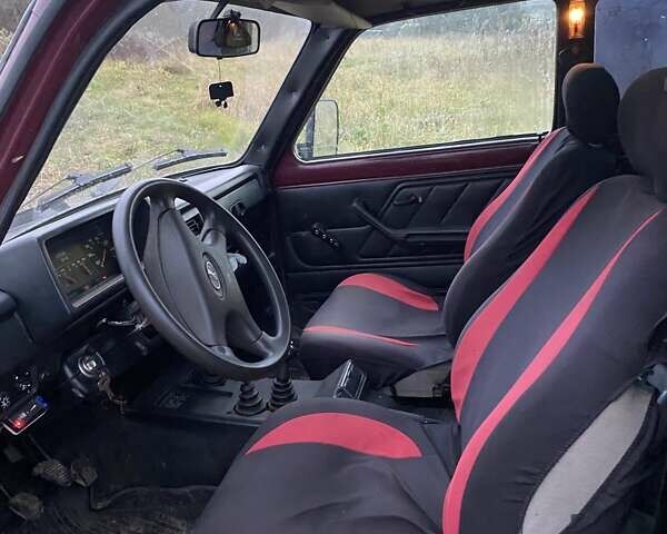 Красный ВАЗ 21213 Niva, объемом двигателя 1.7 л и пробегом 100 тыс. км за 2750 $, фото 4 на Automoto.ua