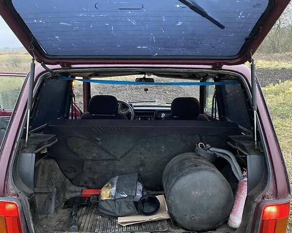 Красный ВАЗ 21213 Niva, объемом двигателя 1.7 л и пробегом 100 тыс. км за 2750 $, фото 5 на Automoto.ua