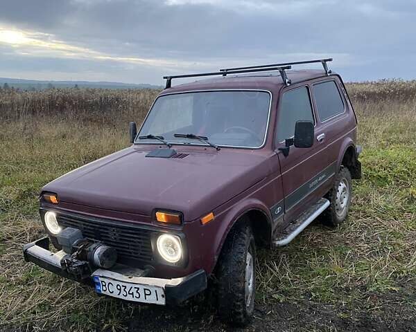 Красный ВАЗ 21213 Niva, объемом двигателя 1.7 л и пробегом 100 тыс. км за 2750 $, фото 1 на Automoto.ua