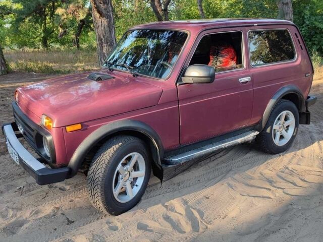 Красный ВАЗ 21213 Niva, объемом двигателя 1.7 л и пробегом 145 тыс. км за 3200 $, фото 1 на Automoto.ua