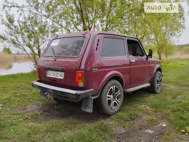 Красный ВАЗ 21213 Niva, объемом двигателя 1.69 л и пробегом 210 тыс. км за 3500 $, фото 3 на Automoto.ua