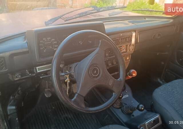 Красный ВАЗ 21213 Niva, объемом двигателя 1.7 л и пробегом 185 тыс. км за 1500 $, фото 10 на Automoto.ua