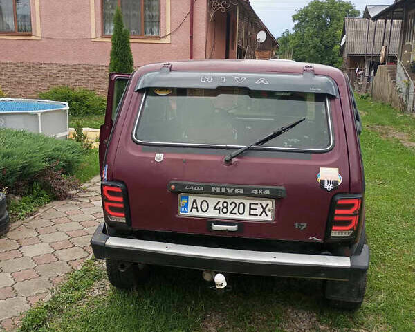 Красный ВАЗ 21213 Niva, объемом двигателя 1.7 л и пробегом 100 тыс. км за 3000 $, фото 2 на Automoto.ua