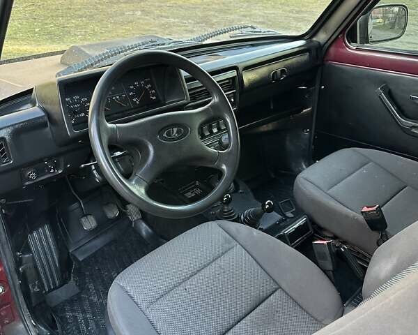 Красный ВАЗ 21213 Niva, объемом двигателя 1.69 л и пробегом 150 тыс. км за 2500 $, фото 3 на Automoto.ua