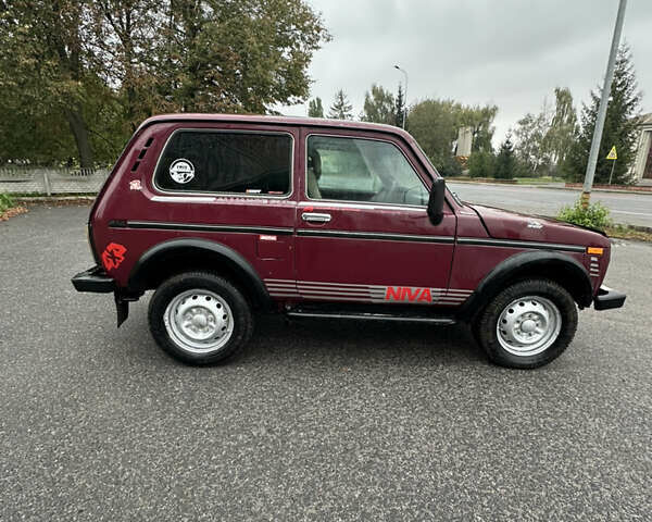 Красный ВАЗ 21213 Niva, объемом двигателя 1.7 л и пробегом 300 тыс. км за 2250 $, фото 3 на Automoto.ua